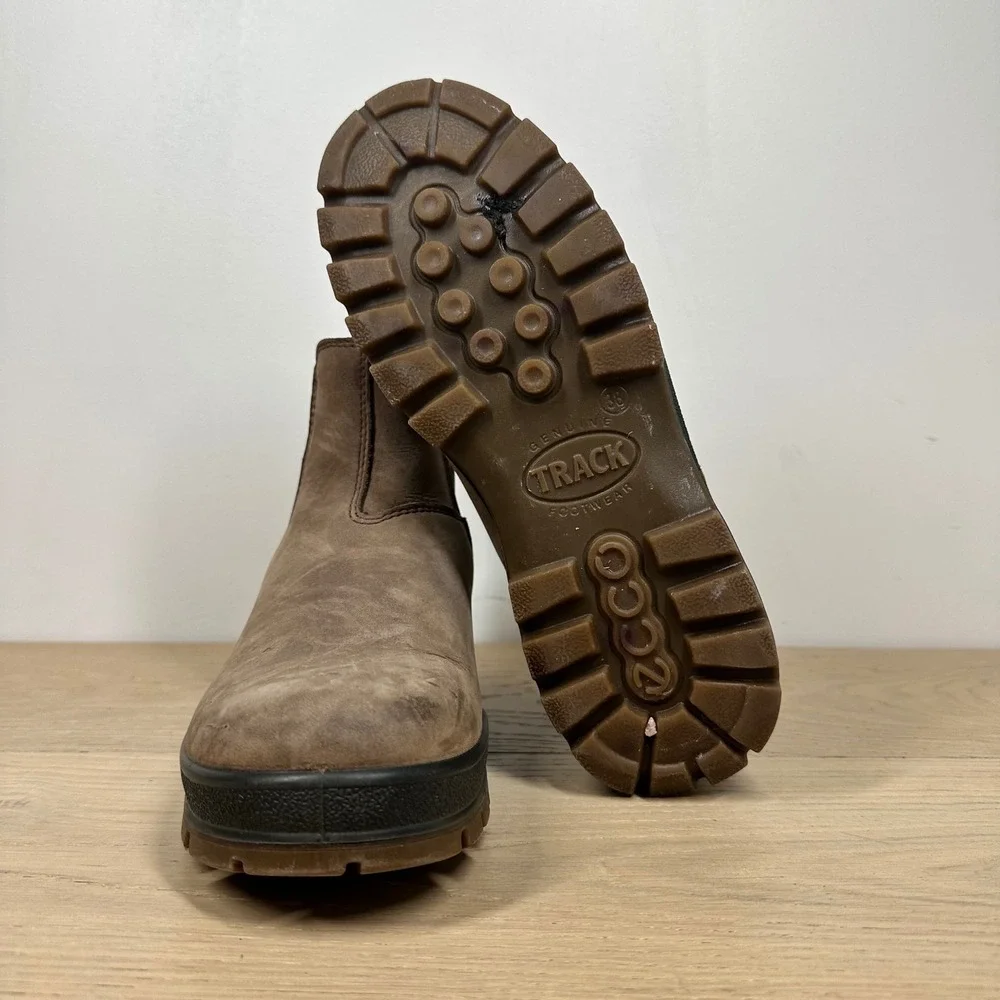 ECCO Track Chelsea Boots Mens 4 Brown Leather Gore Lug Sole Outdoor Comfort